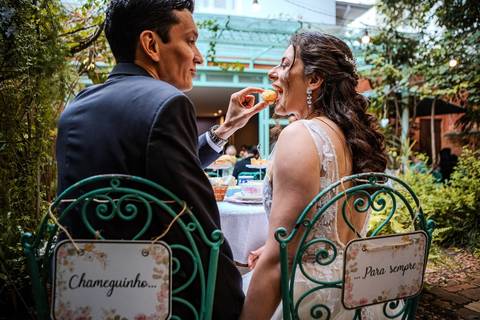 As melhores ideias e inspirações criativas de fotos de casamento no espaço Teakettle Casa de Chás'