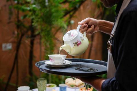 As melhores ideias e inspirações criativas de fotos de casamento no espaço Teakettle Casa de Chás'