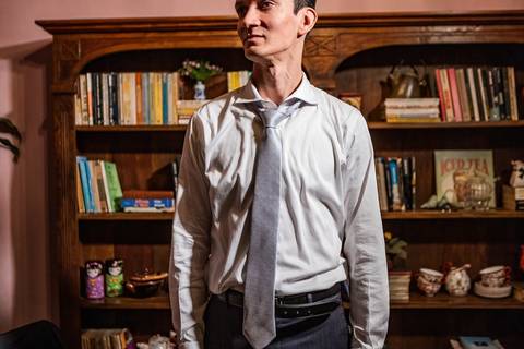 As melhores ideias e inspirações criativas de fotos de casamento do making of do noivo no espaço Teakettle Casa de Chás'