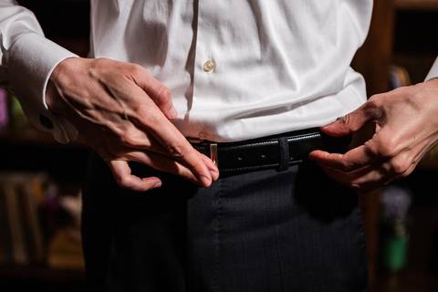 As melhores ideias e inspirações criativas de fotos de casamento do making of do noivo no espaço Teakettle Casa de Chás'