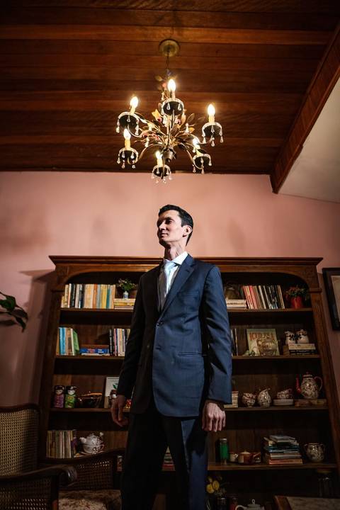 As melhores ideias e inspirações criativas de fotos de casamento do making of do noivo no espaço Teakettle Casa de Chás'