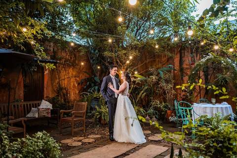 As melhores ideias e inspirações criativas de fotos de casamento no espaço Teakettle Casa de Chás'