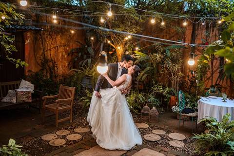 As melhores ideias e inspirações criativas de fotos de casamento no espaço Teakettle Casa de Chás'