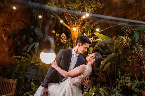 As melhores ideias e inspirações criativas de fotos de casamento no espaço Teakettle Casa de Chás'