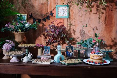 As melhores ideias e inspirações criativas de fotos de casamento da decoração no espaço Teakettle Casa de Chás'