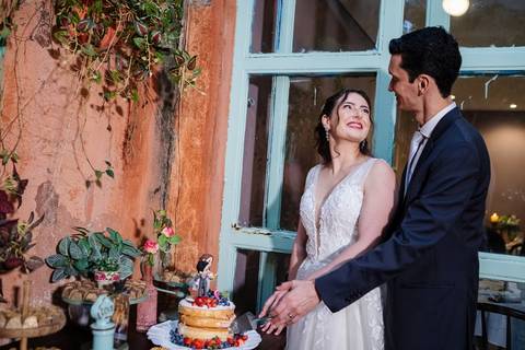 As melhores ideias e inspirações criativas de fotos de casamento no espaço Teakettle Casa de Chás'