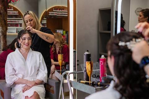 As melhores ideias e inspirações criativas de fotos de casamento do making of da noiva no Pink Me Up '