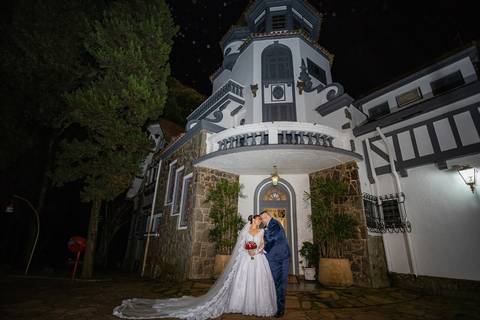 As melhores ideias e inspirações criativas de fotos de casamento dos noivos no Clube de Campo do Castelo'