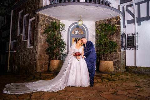 As melhores ideias e inspirações criativas de fotos de casamento dos noivos no Clube de Campo do Castelo'