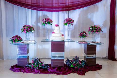 As melhores ideias e inspirações criativas de fotos de casamento da mesa do bolo no Clube de Campo do Castelo'