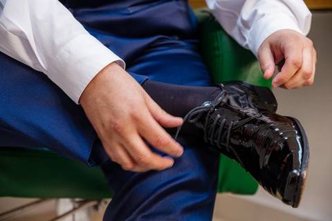 As melhores ideias e inspirações criativas de fotos de casamento do making of do noivo'