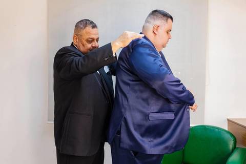 As melhores ideias e inspirações criativas de fotos de casamento do making of do noivo'