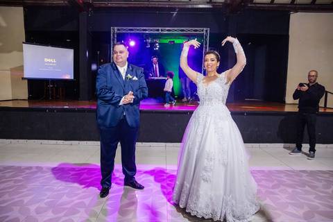 As melhores ideias e inspirações criativas de fotos de casamento dos noivos na valsa no Clube de Campo do Castelo'