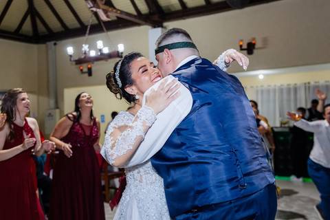 As melhores ideias e inspirações criativas de fotos de casamento dos noivos na valsa no Clube de Campo do Castelo'