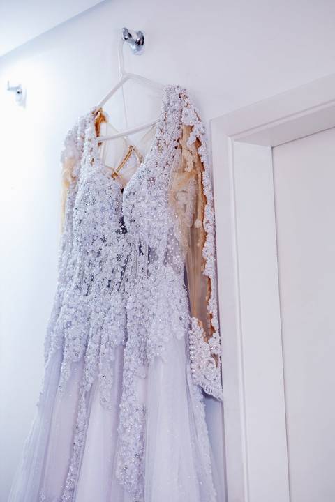 As melhores ideias e inspirações criativas de fotos de casamento making of da noiva no salão Tríade Beauté'