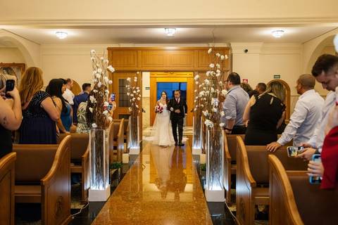 As melhores ideias e inspirações criativas de fotos de casamento da cerimônia na Paróquia São José Osasco'