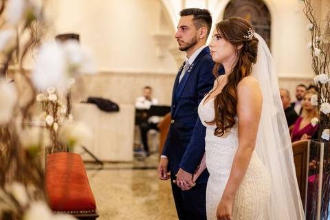 As melhores ideias e inspirações criativas de fotos de casamento da cerimônia na Paróquia São José Osasco'