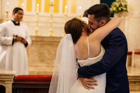 As melhores ideias e inspirações criativas de fotos de casamento da cerimônia na Paróquia São José Osasco'