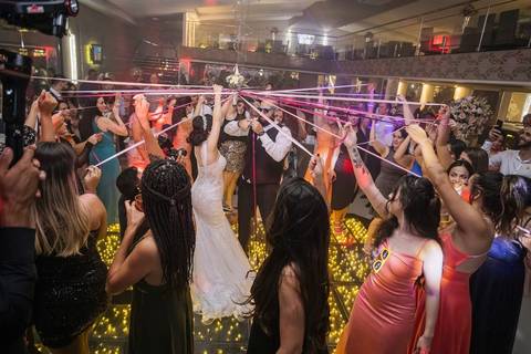 As melhores ideias e inspirações criativas de fotos de casamento do espaço Buffet Evian Eventos'