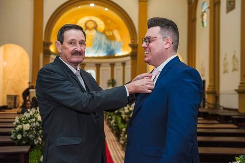 As melhores ideias e inspirações criativas de fotos de casamento do making of do noivo na Paróquia Santo Antônio '