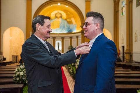 As melhores ideias e inspirações criativas de fotos de casamento do making of do noivo na Paróquia Santo Antônio '