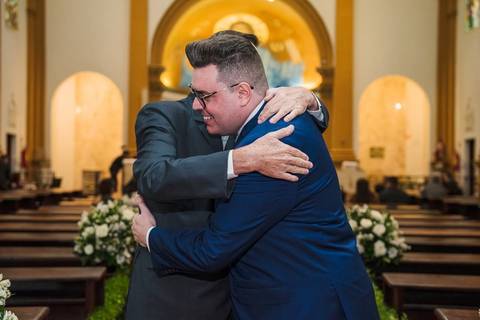 As melhores ideias e inspirações criativas de fotos de casamento do making of do noivo na Paróquia Santo Antônio '