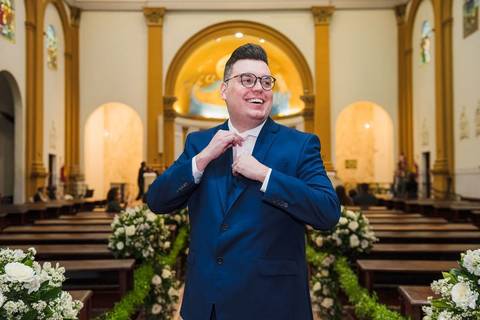 As melhores ideias e inspirações criativas de fotos de casamento do making of do noivo na Paróquia Santo Antônio '