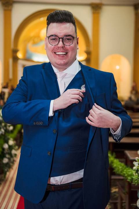 As melhores ideias e inspirações criativas de fotos de casamento do making of do noivo na Paróquia Santo Antônio '