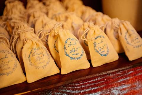 As melhores ideias e inspirações criativas de fotos de casamento das lembrancinhas'