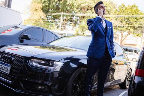 As melhores ideias e inspirações criativas de fotos de casamento do making of do noivo no Razor Pub Barbearia '