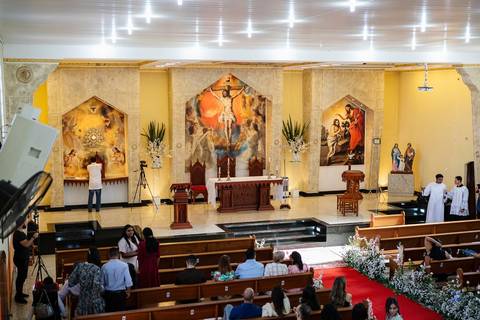 As melhores ideias e inspirações criativas de fotos de casamento da cerimônia na Paróquia Jesus, Maria e José'