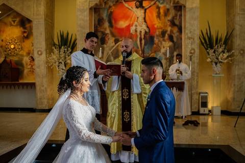 As melhores ideias e inspirações criativas de fotos de casamento da cerimônia na Paróquia Jesus, Maria e José'