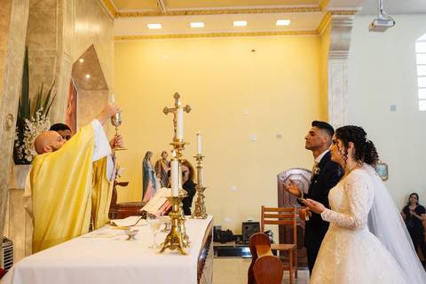 As melhores ideias e inspirações criativas de fotos de casamento da cerimônia na Paróquia Jesus, Maria e José'
