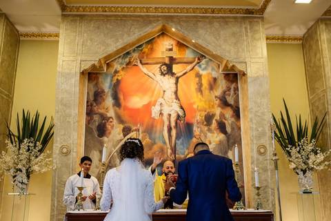 As melhores ideias e inspirações criativas de fotos de casamento da cerimônia na Paróquia Jesus, Maria e José'