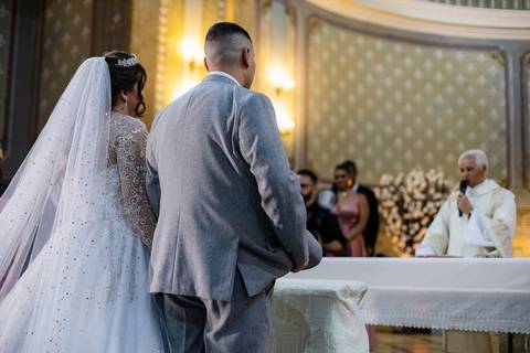 As melhores ideias e inspirações criativas de fotos de casamento na cerimônia na Paróquia Nossa Senhora de Lourdes'