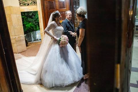 As melhores ideias e inspirações criativas de fotos de casamento na cerimônia na Paróquia Nossa Senhora de Lourdes'