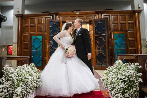 As melhores ideias e inspirações criativas de fotos de casamento na cerimônia na Paróquia Nossa Senhora de Lourdes'
