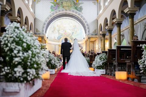 As melhores ideias e inspirações criativas de fotos de casamento na cerimônia na Paróquia Nossa Senhora de Lourdes'