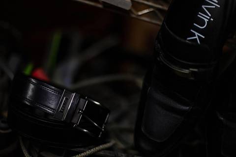 As melhores ideias e inspirações criativas de fotos de casamento do making of do noivo em casa'