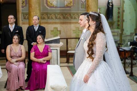 As melhores ideias e inspirações criativas de fotos de casamento na cerimônia na Paróquia Nossa Senhora de Lourdes'