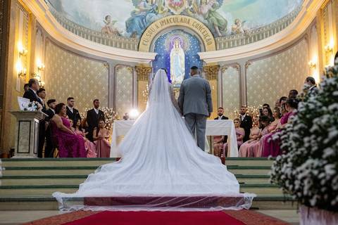 As melhores ideias e inspirações criativas de fotos de casamento na cerimônia na Paróquia Nossa Senhora de Lourdes'