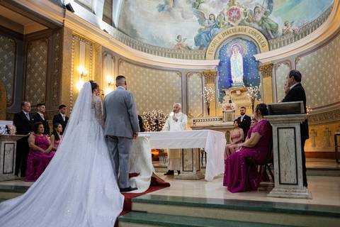 As melhores ideias e inspirações criativas de fotos de casamento na cerimônia na Paróquia Nossa Senhora de Lourdes'