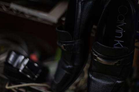 As melhores ideias e inspirações criativas de fotos de casamento do making of do noivo em casa'