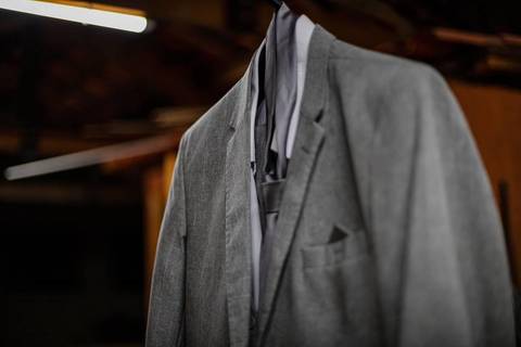 As melhores ideias e inspirações criativas de fotos de casamento do making of do noivo em casa'