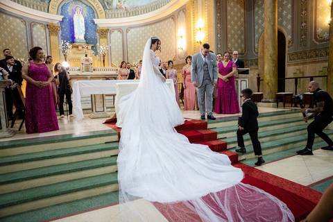 As melhores ideias e inspirações criativas de fotos de casamento na cerimônia na Paróquia Nossa Senhora de Lourdes'