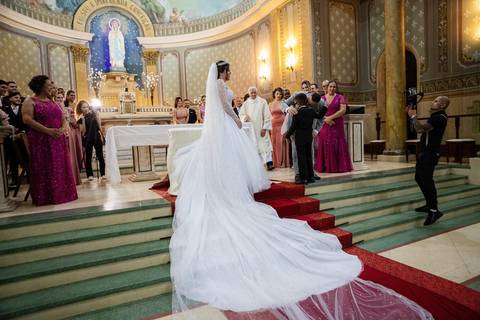 As melhores ideias e inspirações criativas de fotos de casamento na cerimônia na Paróquia Nossa Senhora de Lourdes'