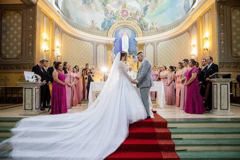 As melhores ideias e inspirações criativas de fotos de casamento na cerimônia na Paróquia Nossa Senhora de Lourdes'