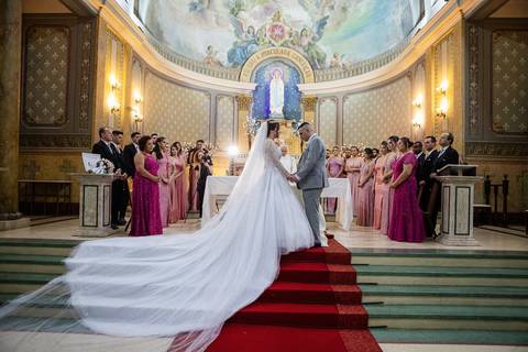 As melhores ideias e inspirações criativas de fotos de casamento na cerimônia na Paróquia Nossa Senhora de Lourdes'