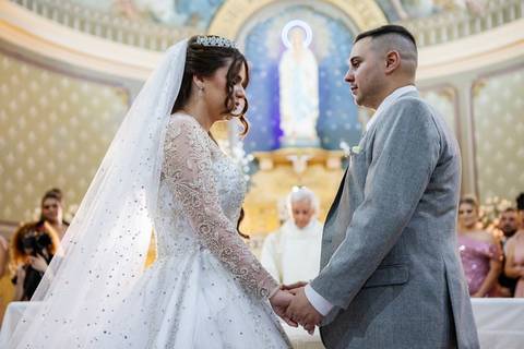 As melhores ideias e inspirações criativas de fotos de casamento na cerimônia na Paróquia Nossa Senhora de Lourdes'