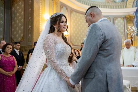 As melhores ideias e inspirações criativas de fotos de casamento na cerimônia na Paróquia Nossa Senhora de Lourdes'